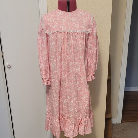 Handmade Girls nightgown with matching doll nightgown - Picture 3 of 3